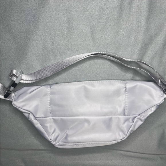 ALO Yoga lilac Crossbody Bag - Picture 4 of 5